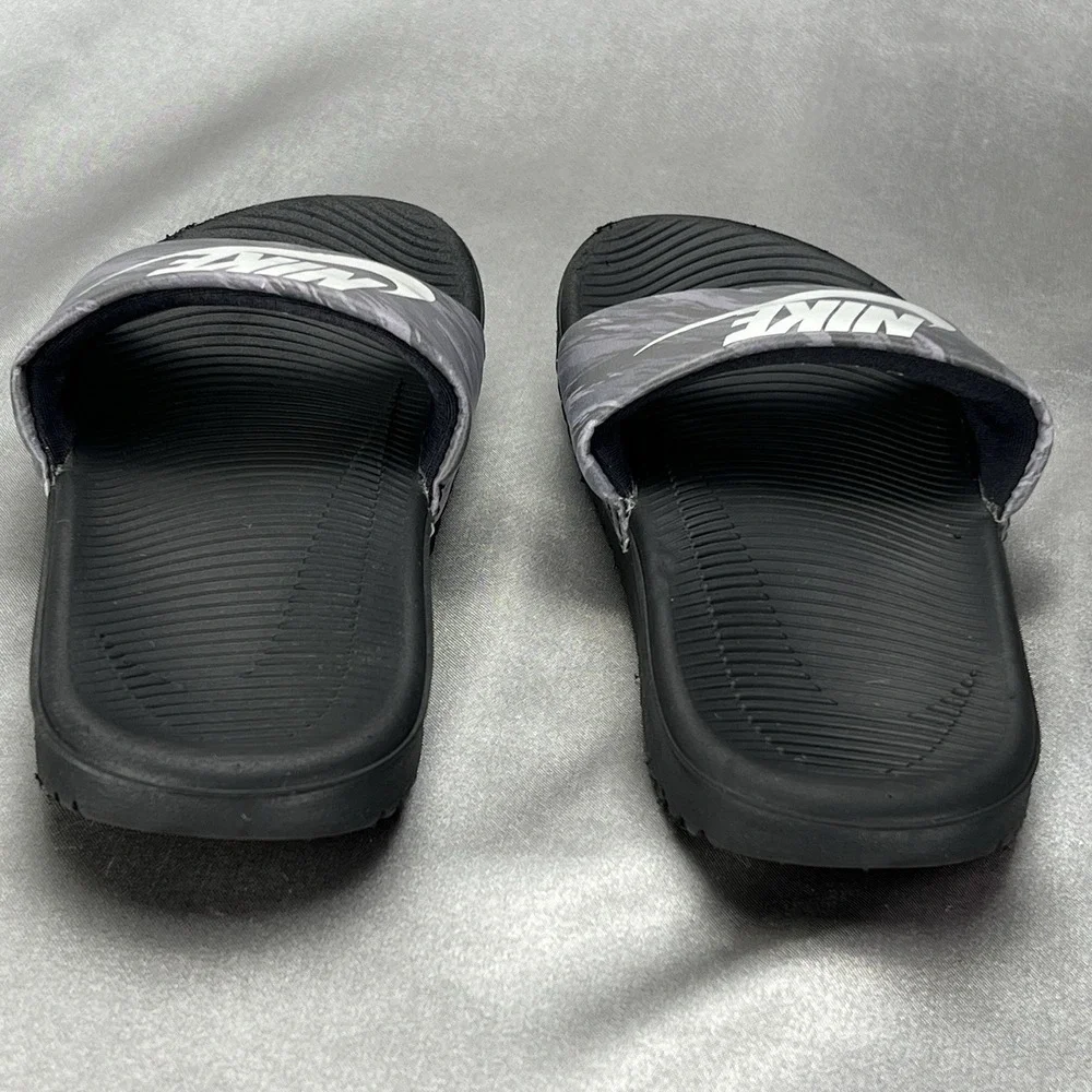 Nike Boys Size 11C Kawa SE Black/Pure Platinum Slide Sandals (GS/PS) Pool Beach
